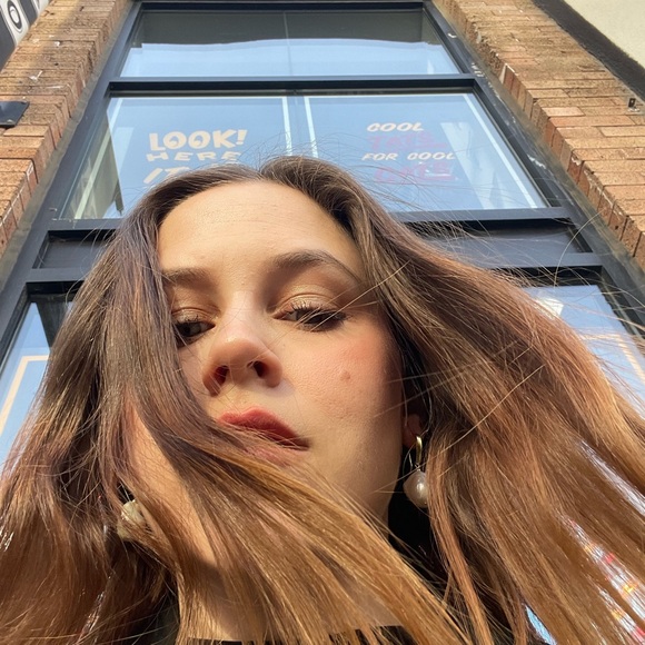 Meet your Posher, Carly - Picture 1 of 1